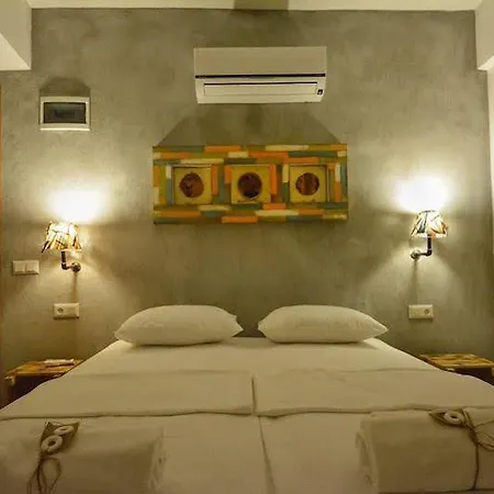 8 Hotel *