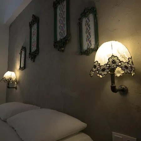 Hotel 8