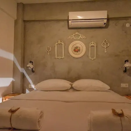 8 * Kaş