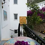 8 Hotell