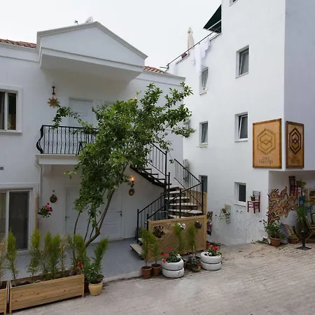 Hotel 8